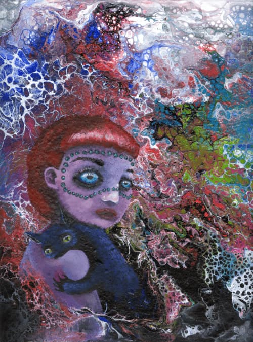 Surreales, farbenfrohes Kunstwerk mit einer Figur mit hellvioletter Haut und rotem Haar, die eine dunkelblaue Katze hält. Das Gesicht ist mit dekorativen Punkten verziert, der Hintergrund zeigt abstrakte, wirbelnde Farbstrukturen