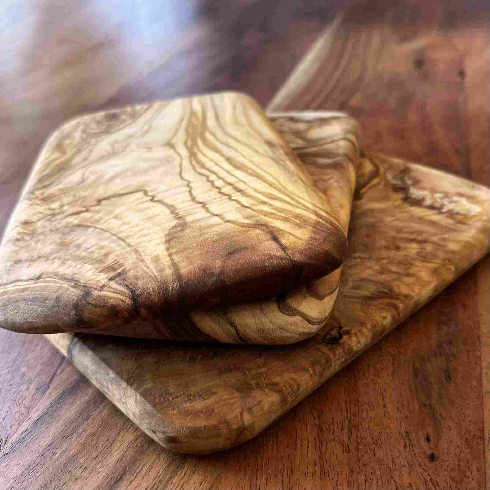 Olivenholz Frühstücksbrett 22x14 cm mit runden Ecken - Natürlich & langlebig