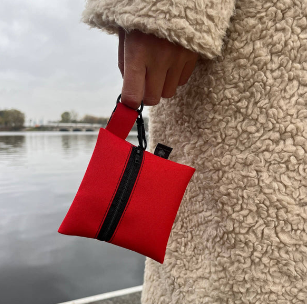 Nachhaltige Upcycling-Tasche aus Neopren in 2 Farben