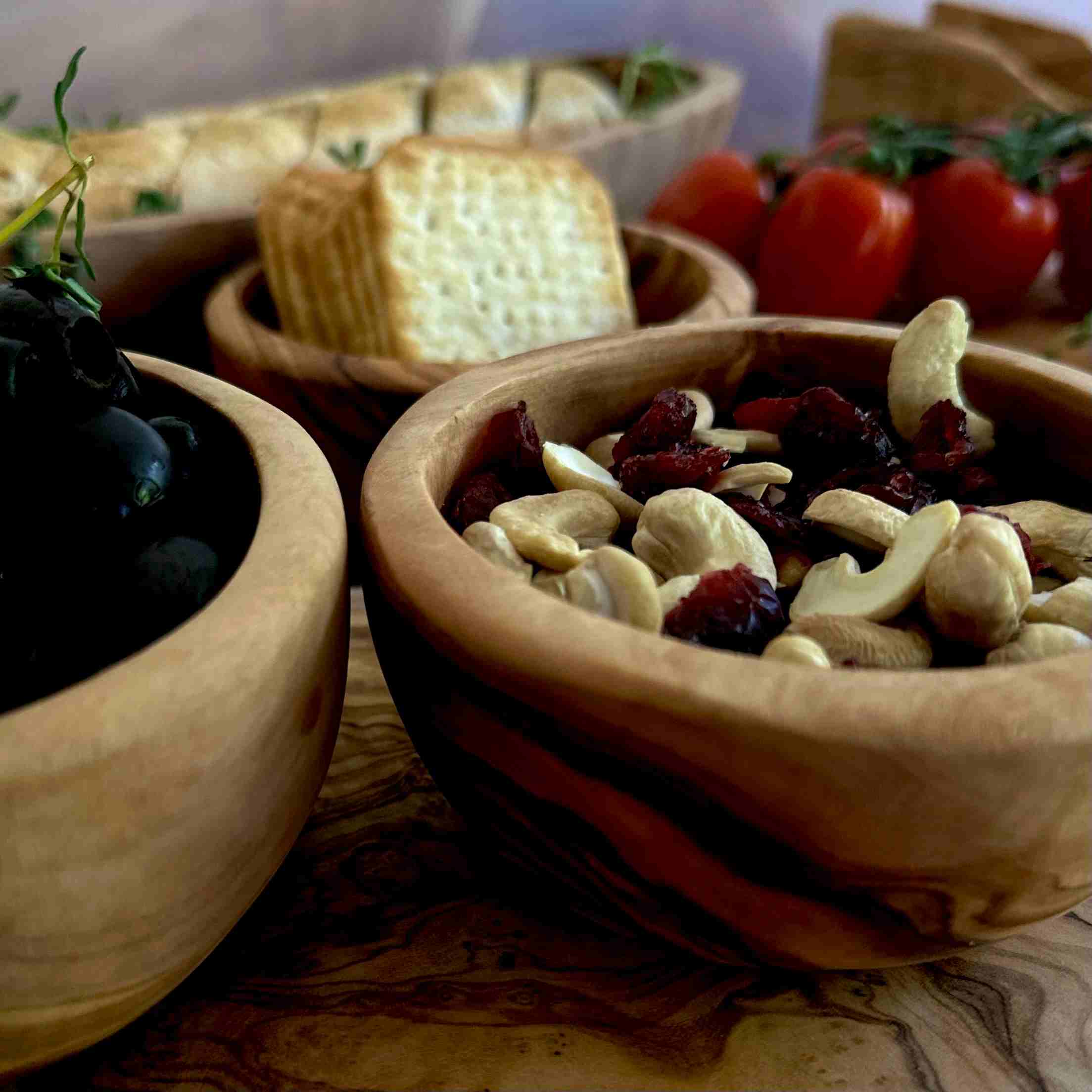 Tapas Schale aus Olivenholz 10 cm mit Naturmaserung