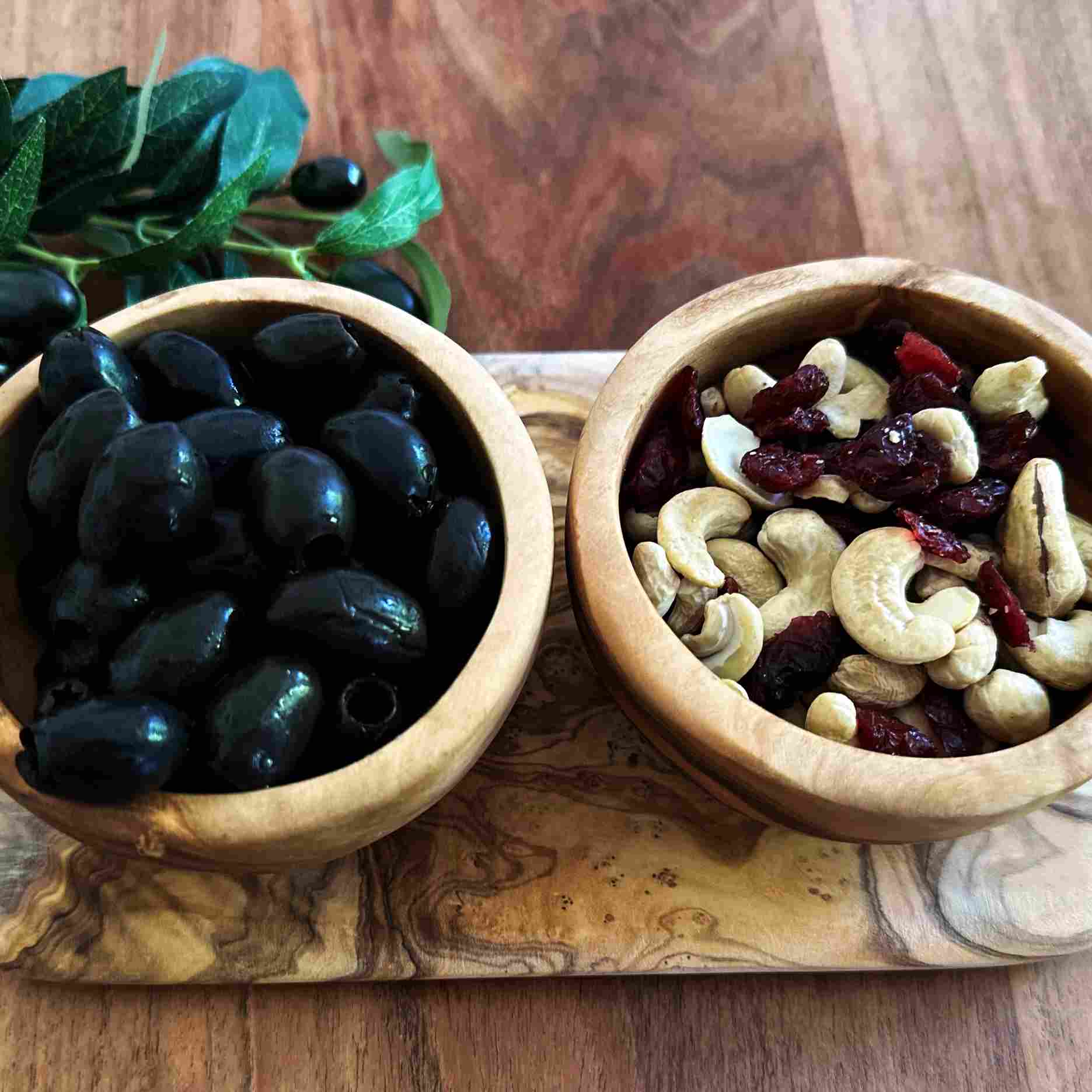 Tapas Schale aus Olivenholz 10 cm mit Naturmaserung