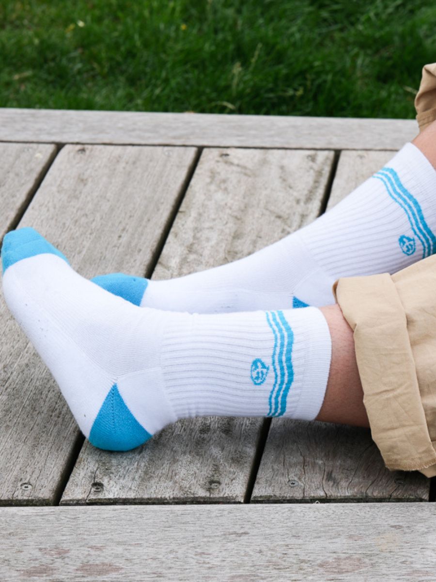Viva con Agua Socken Waves Weiß-Blau