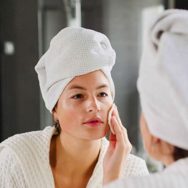 Reinigungsgel mit Mizellen-Technologie in Glasflasche