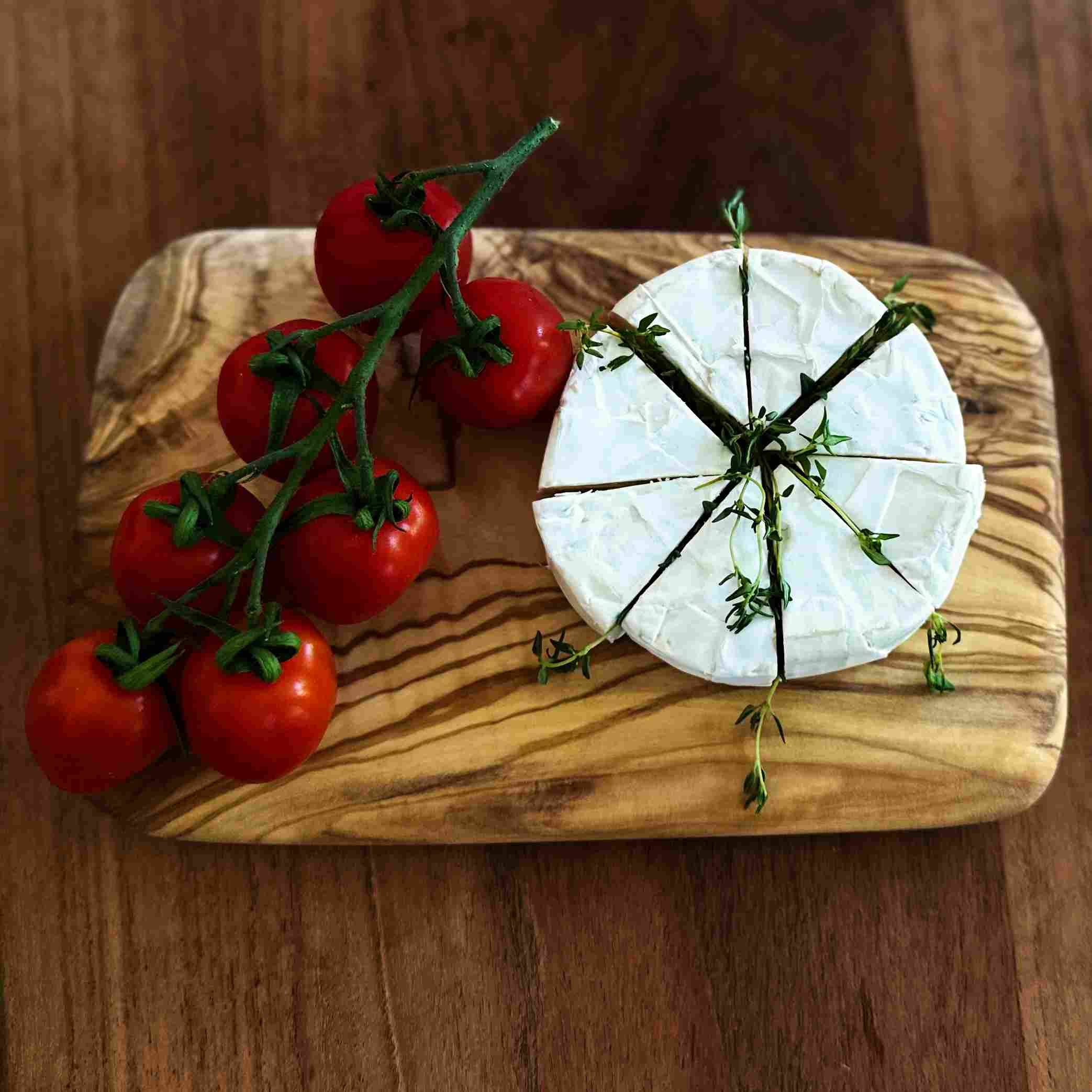 Olivenholz Frühstücksbrett 22x14 cm mit runden Ecken - Natürlich & langlebig