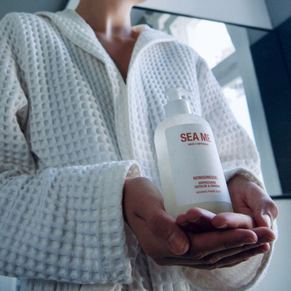 Reinigungsgel mit Mizellen-Technologie in Glasflasche