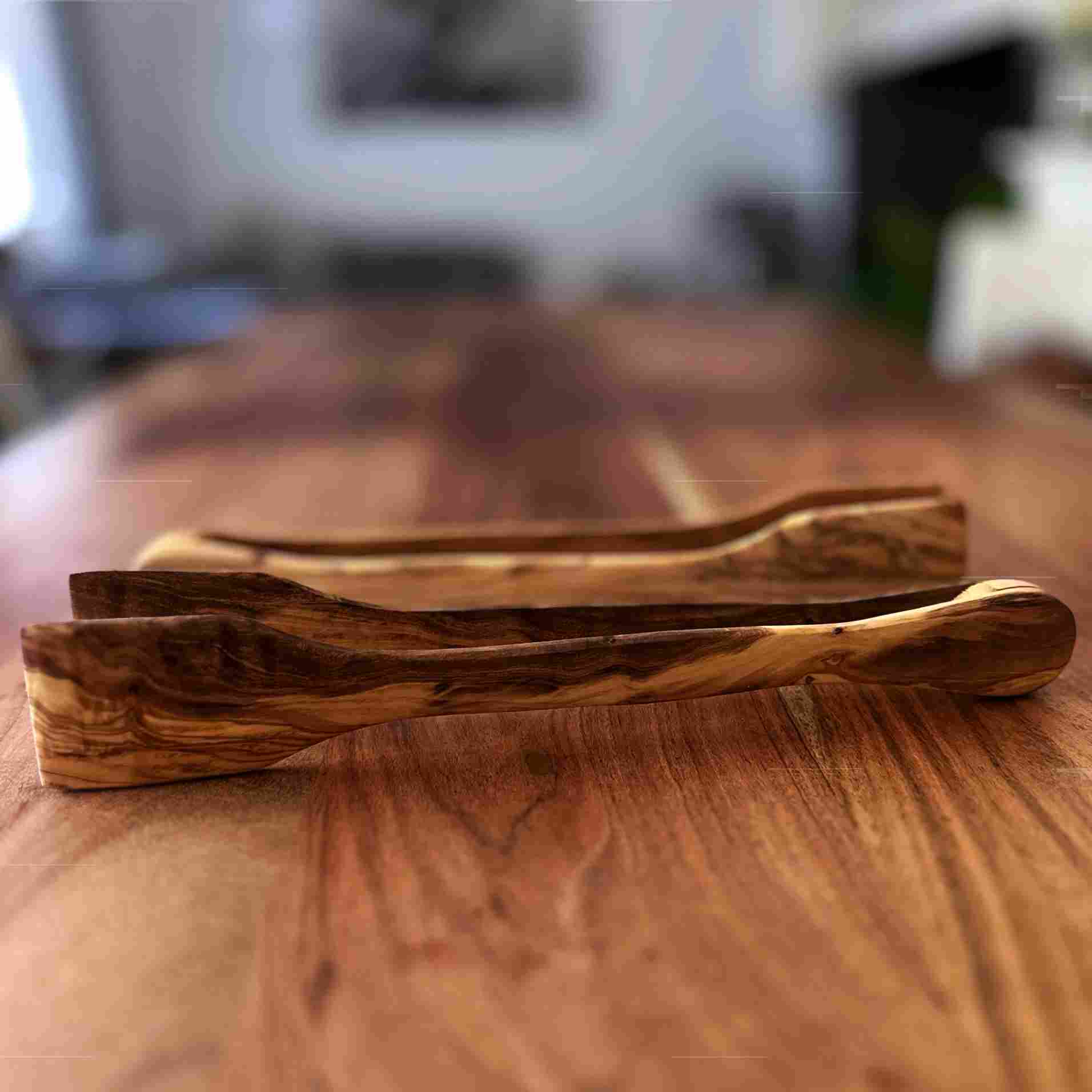 Grillzange aus Olivenholz – 36 cm – Hochwertig, langlebig & vielseitig