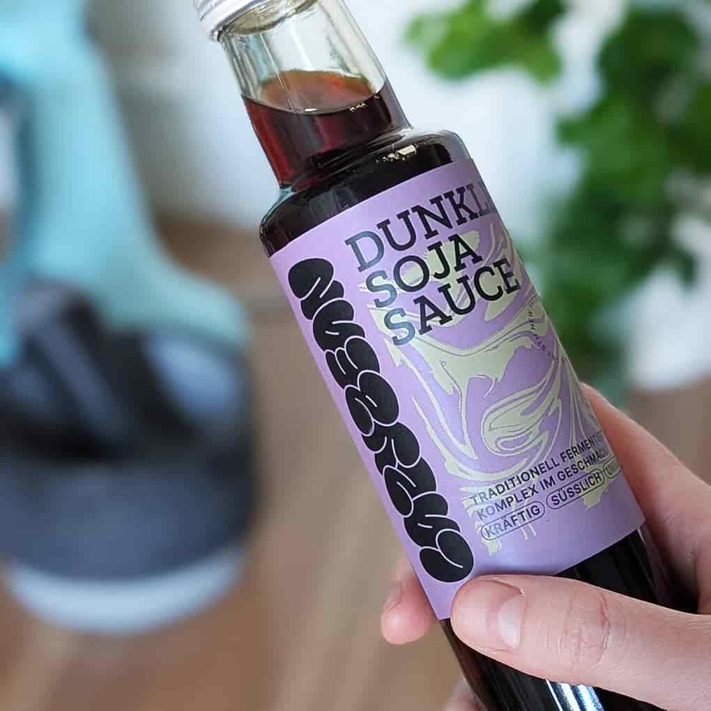 Dunkle Sojasauce