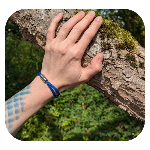 Armbänder und Ketten